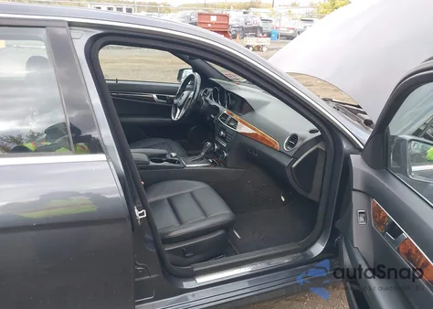 2013 Mercedes-Benz C 300 Sport 4Matic из США, поврежденный, VIN WDDGF8ABXDR269514